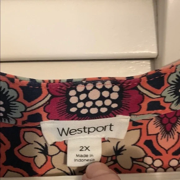 Westport Brown Sleeveless Blouse with Relaxed Fit - Picture 2 of 4